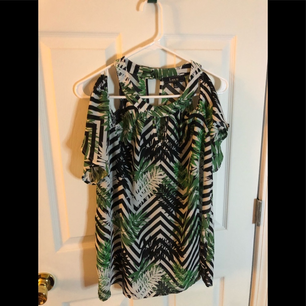 Lux II Peek a boo shoulder Blouse, Size M, green/black/white rayon